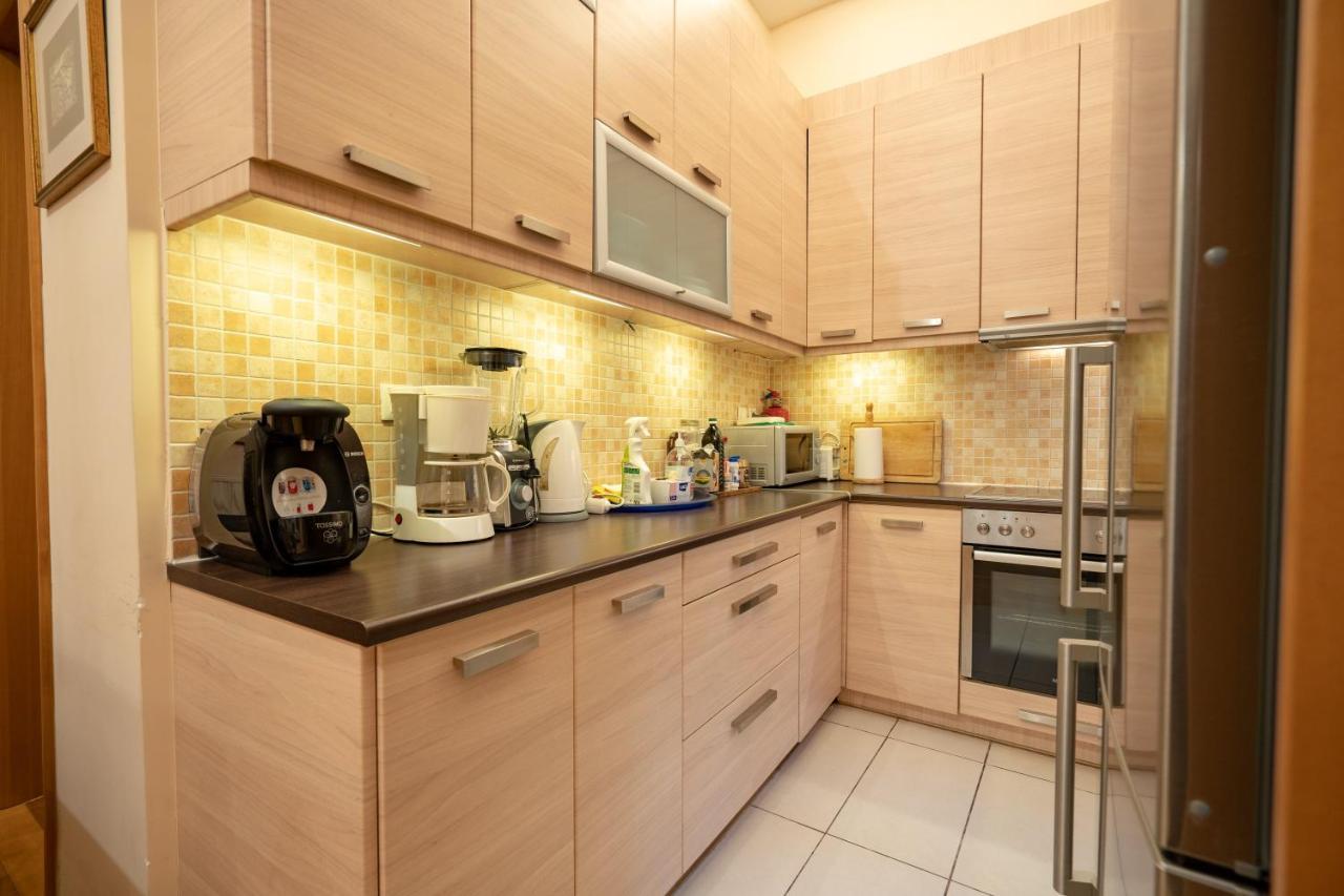 Acropolis Metro St.3 Bedrοοms 6 Persons Maisonette Атина Екстериор снимка